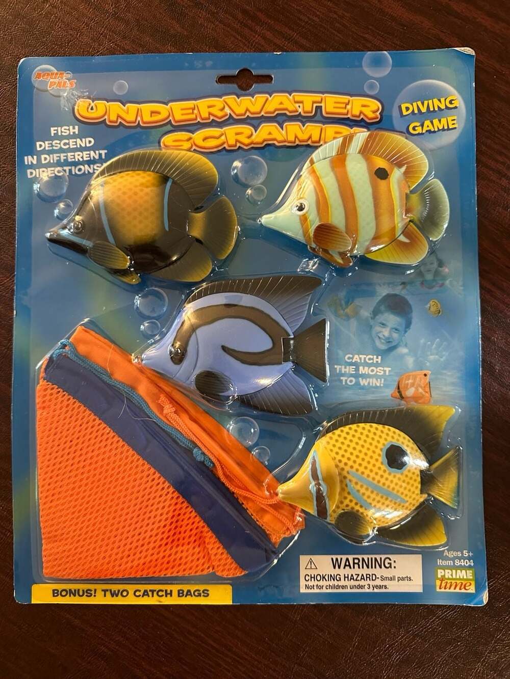 Prime Time Toys Aqua Pals Underwater Scramble Diving Game with 4 Fish & 2 Bags